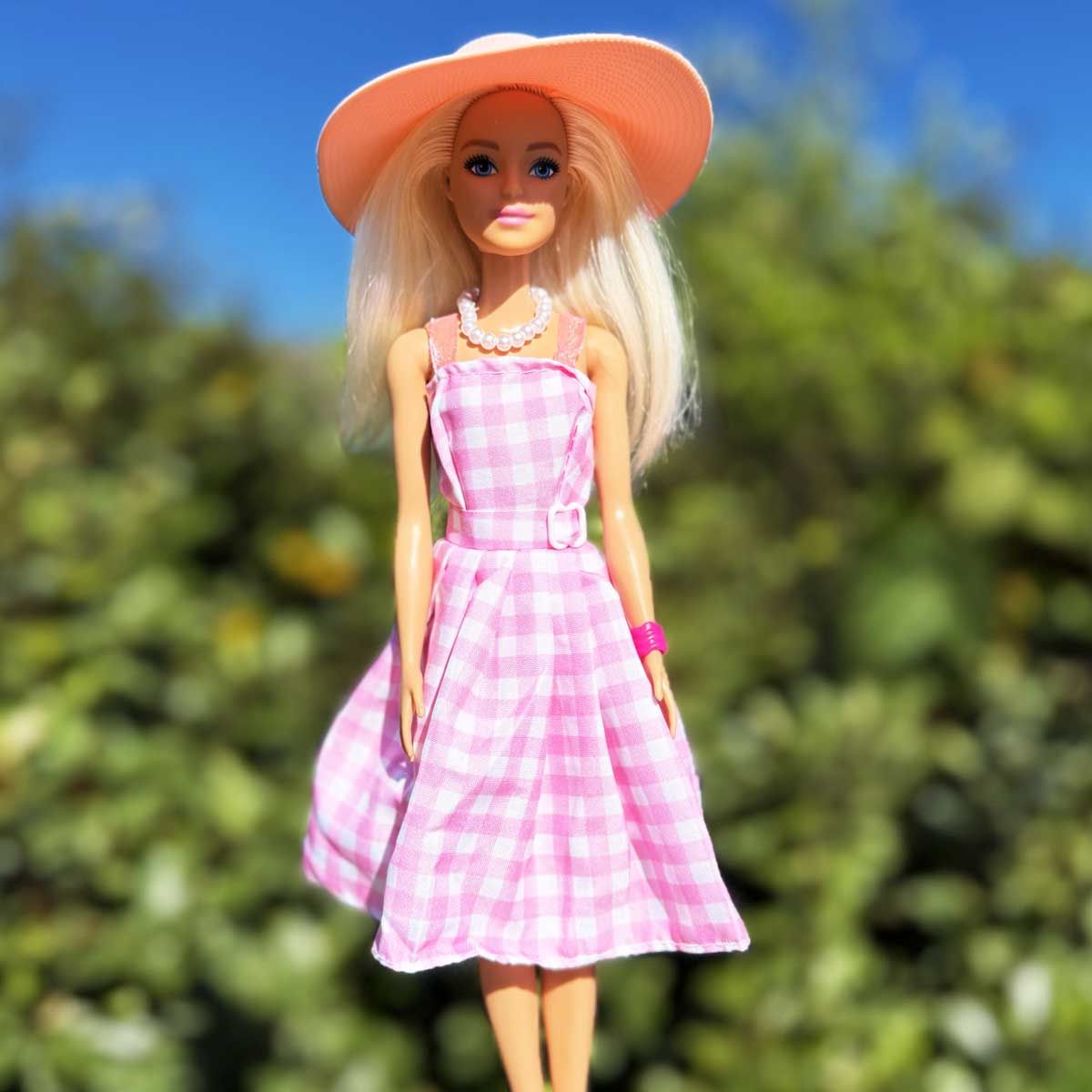 Barbie jurk ‘Barbie Movie’ met hoed ketting armband en schoenen