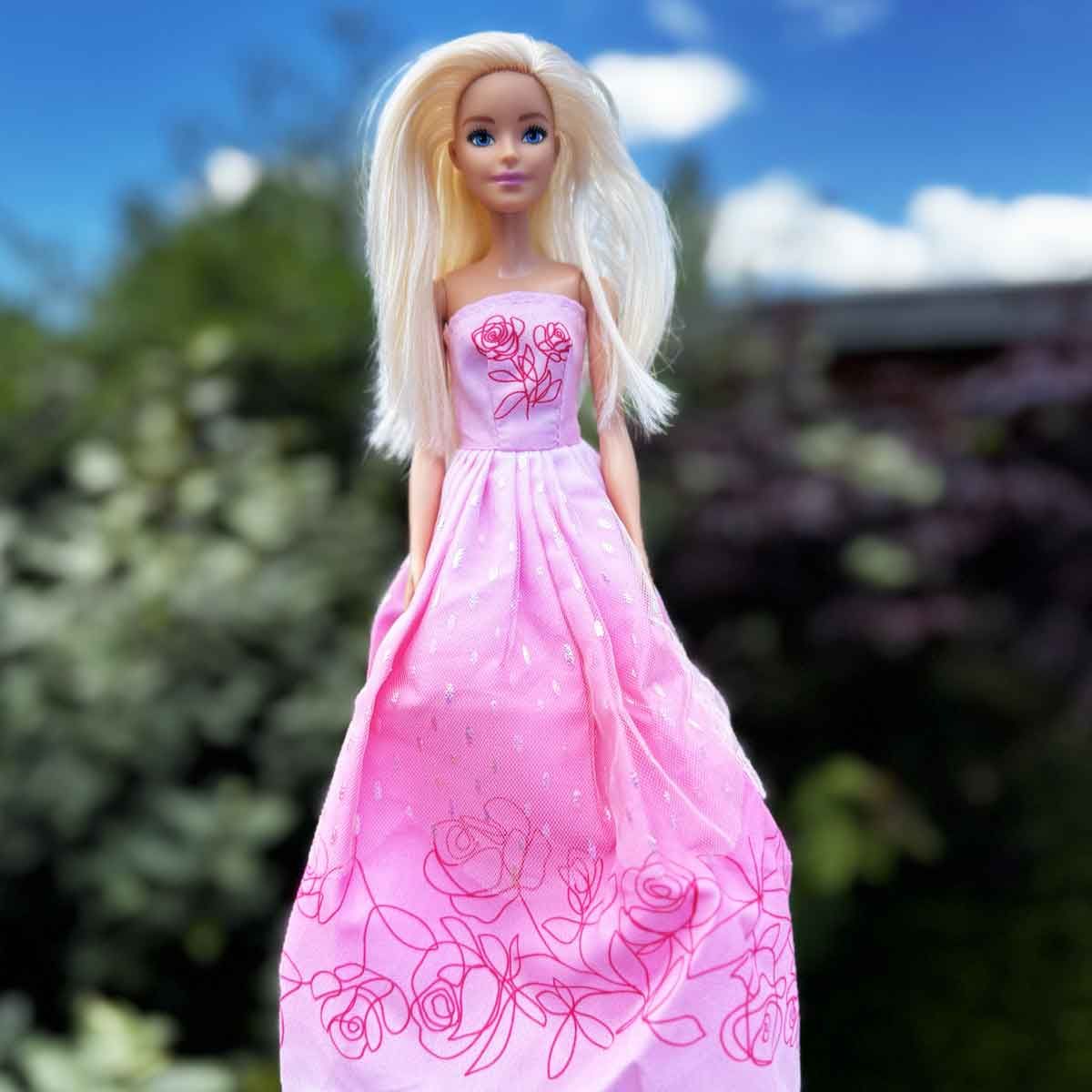 Barbie jurk strapless roze met fuchsia rozenprint