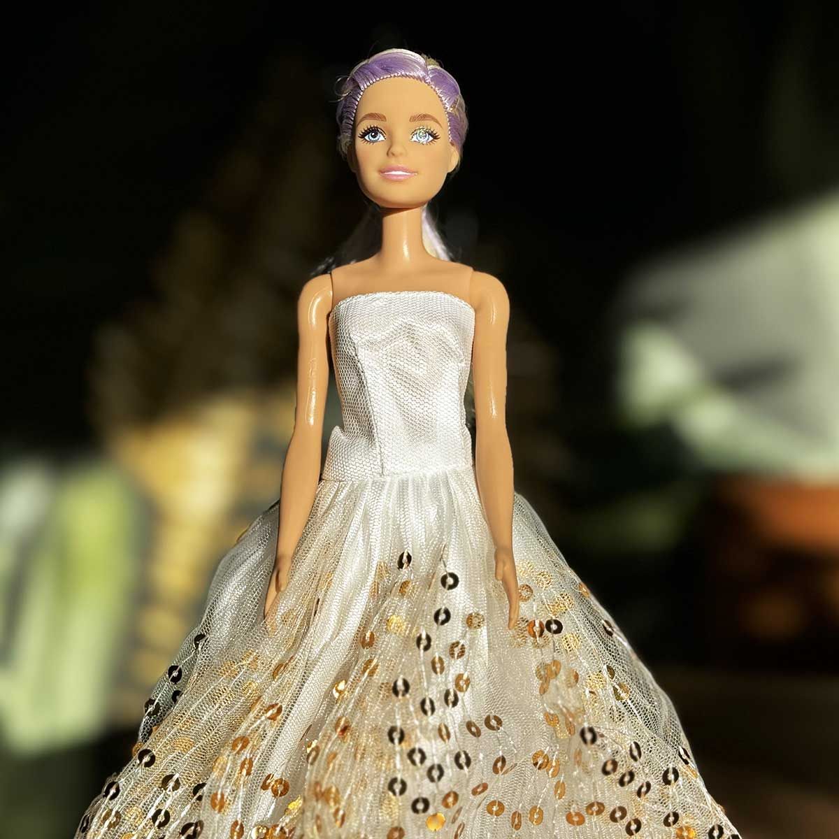 Barbie trouwjurk wit met gouden pailletten en onderjurk van satijn