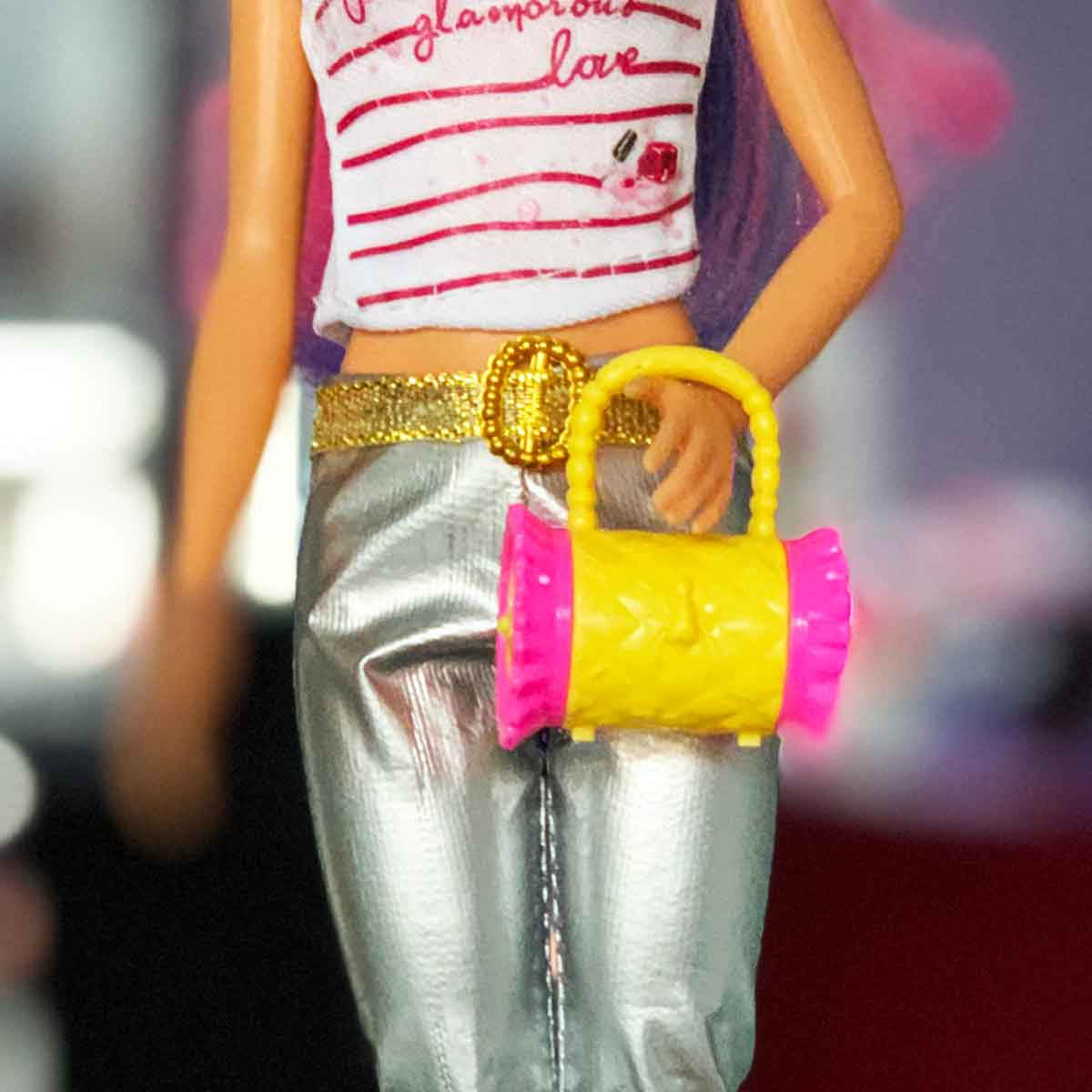 Barbie handtas geel met ruitmotief en roze kartelversiering