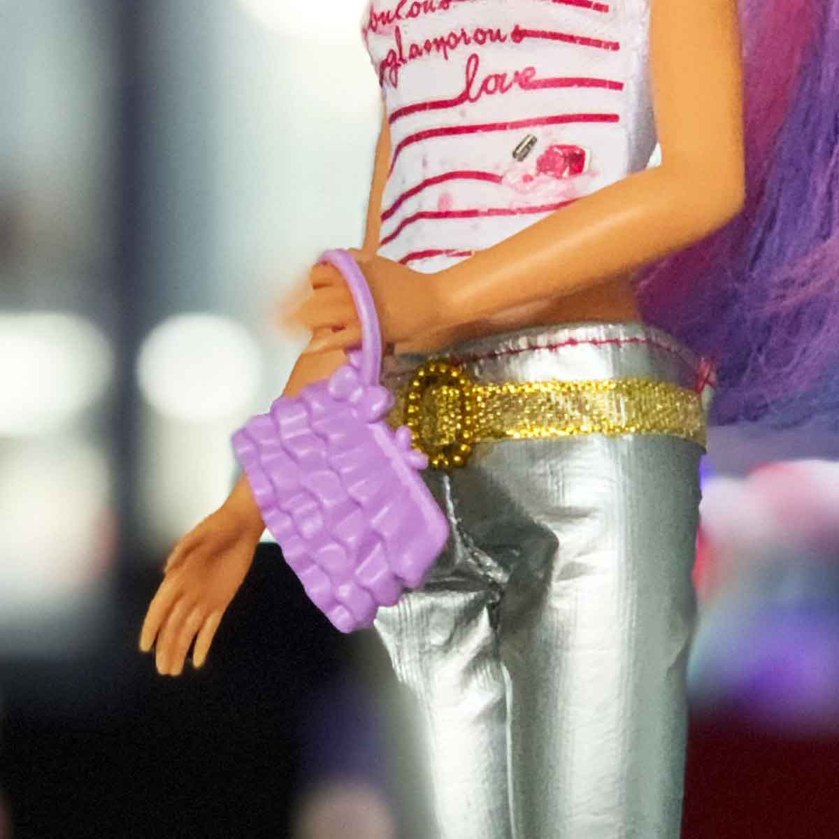Barbie handtas lila met laagjesmotief en zijhandvat met strik