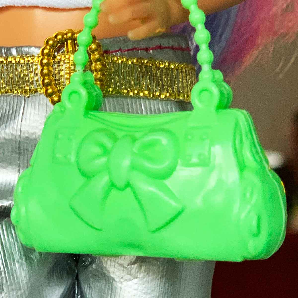 Barbie handtas neon groen met kralen handvat strik en rits op achterkant