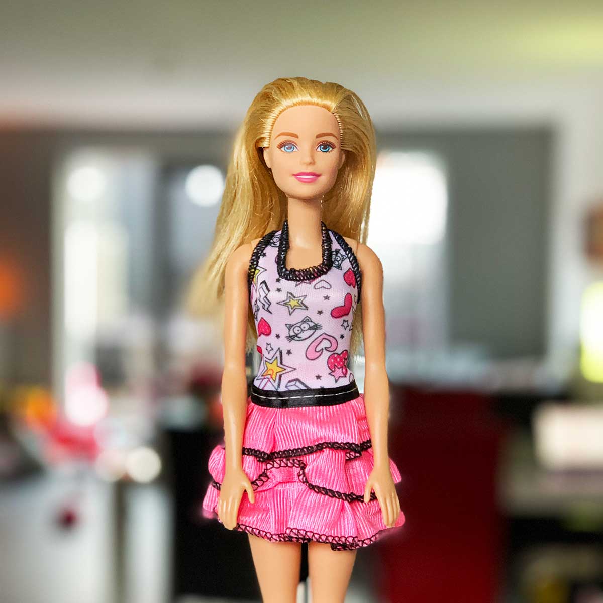 Barbie jurk roze mouwloos met bedrukt shirt en roze laagjes rok