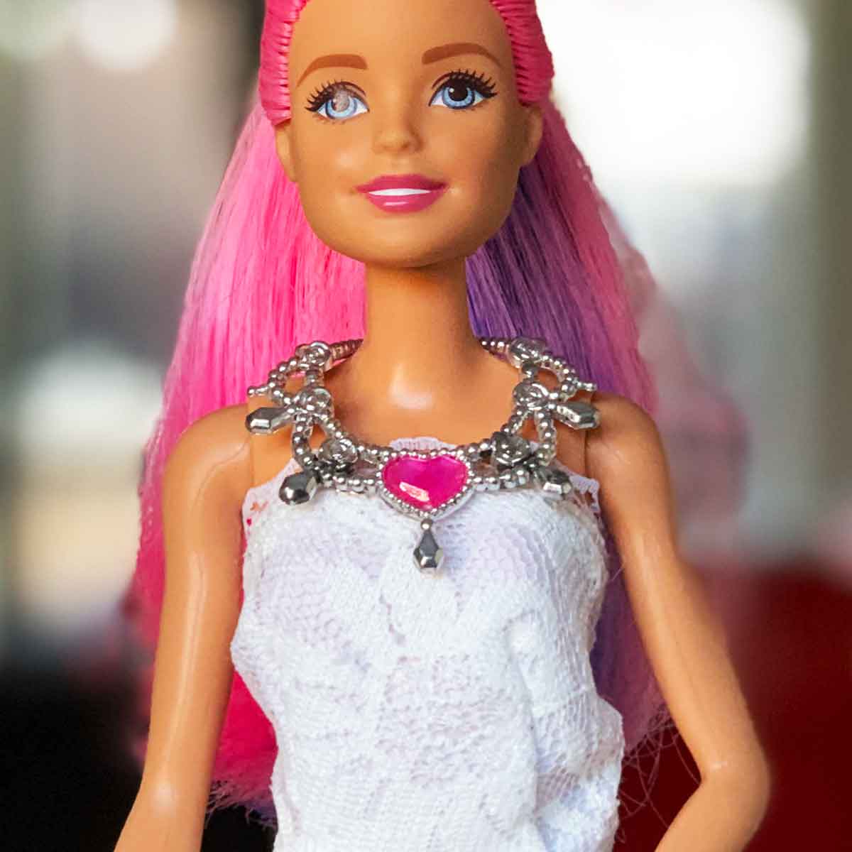 Barbie ketting zilver met diamanten sierlijke draden en roze hart