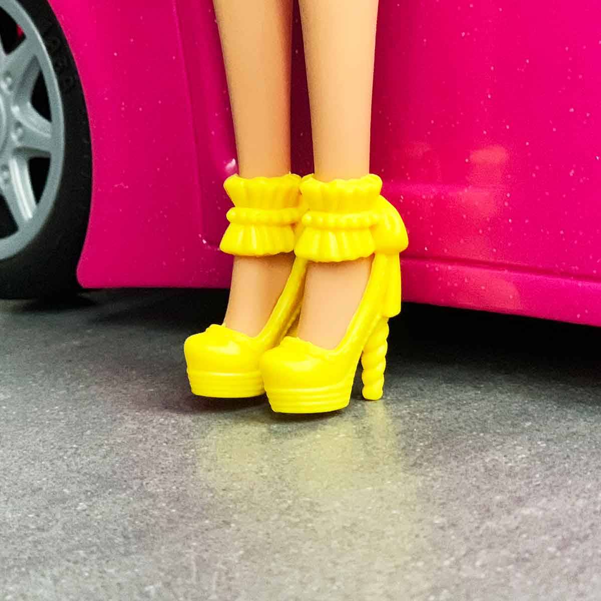 Barbie schoenen gele pumps met sierlijk boord en strik