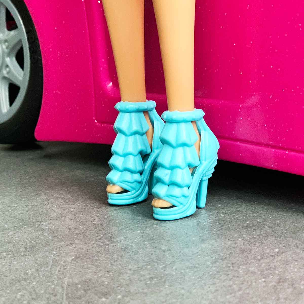 Barbie schoenen lichtblauwe pumps met laagjesmotief en sierlijke hak