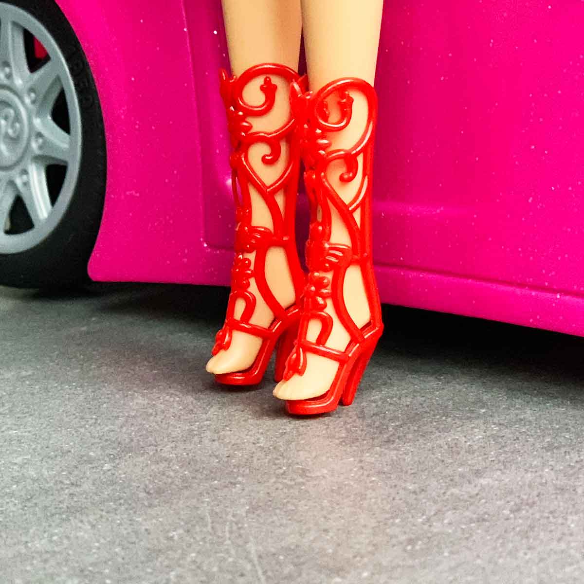 Barbie schoenen rode pumps met hoge sierlijke veters