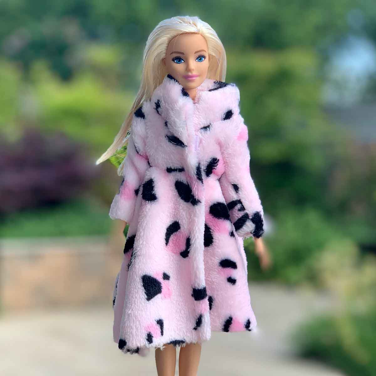 Barbie winterjas lichtroze met roze en zwarte panterprint met kraag