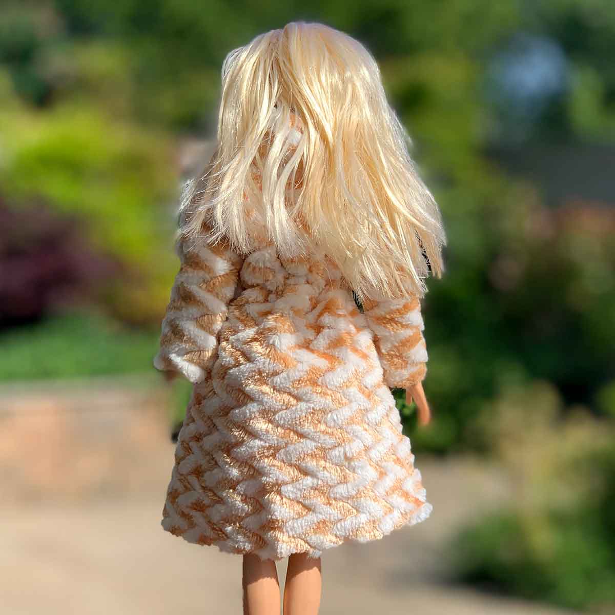Barbie winterjas wit met oranje hoekmotief met kraag