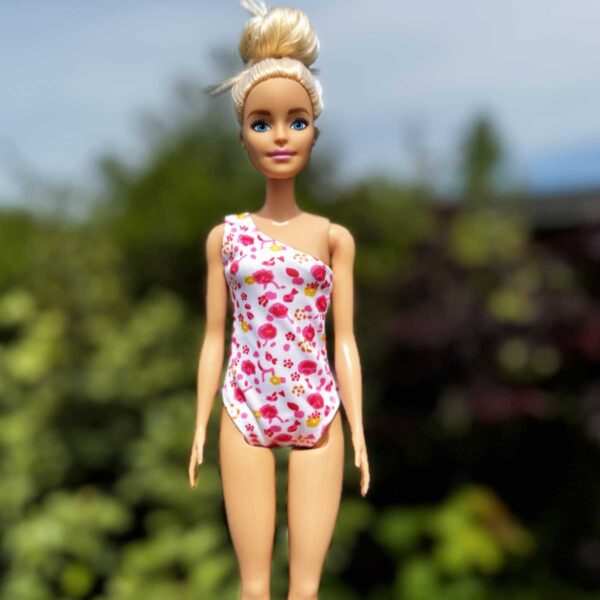 Barbie badpak one shoulder wit met fuchsia bloemenprint