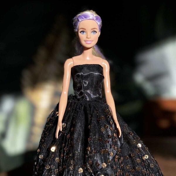 Barbie trouwjurk zwart met gouden pailletjes en onderjurk van satijn