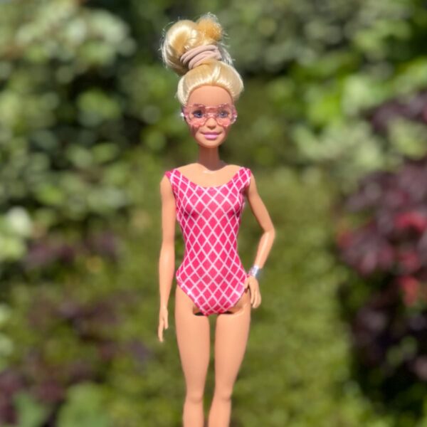 Barbie badpak neonroze met wit ruitjespatroon